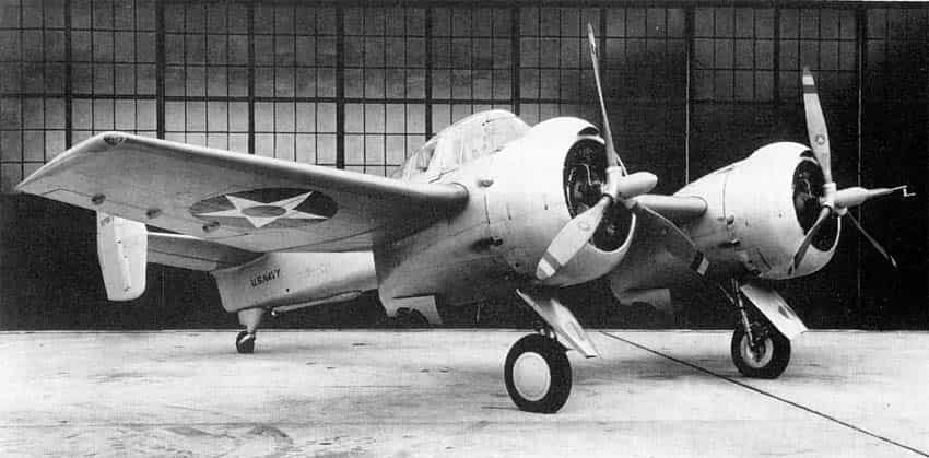 XF5F 2-E-9. Двухмоторный истребитель XF5F-1 по полному размаху крыла был лишь незначительно больше, чем одномоторный XF4U-1 конкурирующей фирмы «Воут»
